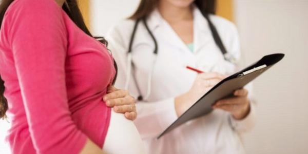 Hinchazón, proteínas en la orina, presión arterial alta: gestosis en mujeres embarazadas Embarazo 30 semanas proteínas en la orina causas