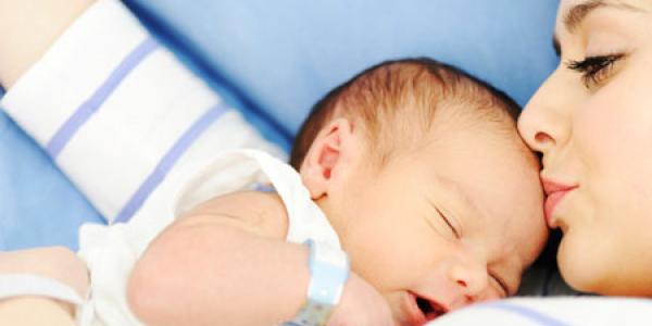 Mecenazgo del recién nacido: cuidado de la madre y del niño Recepción a los seis meses de edad